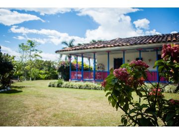 SE VENDE HERMOSA FINCA POR DAS EN MONTENEGRO QUINDIO