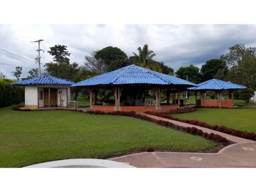 SE VENDE HERMOSA FINCA POR DAS EN MONTENEGRO QUINDIO