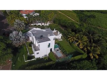 VENDO ESPECTACULAR CASA EN BUEN SECTOR DE PRADOMAR