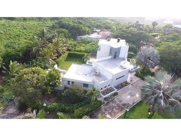 VENDO ESPECTACULAR CASA EN BUEN SECTOR DE PRADOMAR