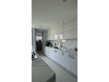 VENTA DE ESPECTACULAR APARTAMENTO AMPLIO EN SECTOR DE RIOMAR