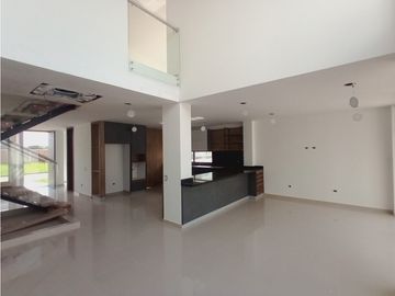 VENTA  CASA EN CONJUNTO MANANTIAL DE LAS MERCEDES JAMUNDI