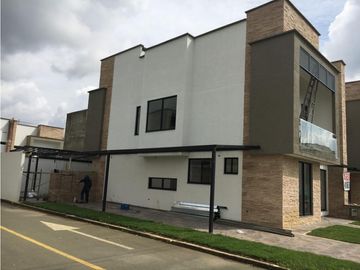 VENTA  CASA EN CONJUNTO MANANTIAL DE LAS MERCEDES JAMUNDI