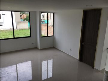 VENTA  CASA EN CONJUNTO MANANTIAL DE LAS MERCEDES JAMUNDI