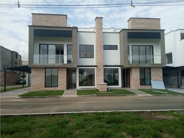 VENTA  CASA EN CONJUNTO MANANTIAL DE LAS MERCEDES JAMUNDI
