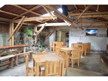 SE VENDE CASA CON MONTAJE PARA RESTUARANTE EN CIRCASIA