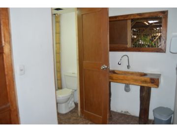 SE VENDE CASA CON MONTAJE PARA RESTUARANTE EN CIRCASIA