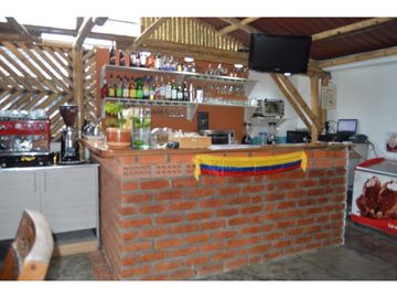 SE VENDE CASA CON MONTAJE PARA RESTUARANTE EN CIRCASIA