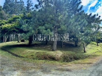 Oportunidad! Se Vende Terreno de Esquina Zona Alta - Altos del Maria