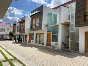 CASA EN URBANIZACION PRIVADA. MISICATA BAJO