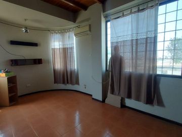 Venta de villa esquinera de cuatro dormitorios sector La Milina