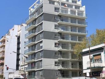 Excelente 2 amb,muy luminoso,a estrenar,edificio con SUM, PISICINA,PARRILLAS. Digno de ver