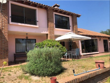 AMPLIA CASA EN CONDOMINIO DE LA CIUDAD DE LIMACHE