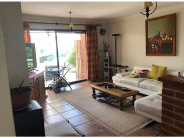 AMPLIA CASA EN CONDOMINIO DE LA CIUDAD DE LIMACHE