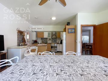 VENTA de casa con pileta en  El Rocio, Canning