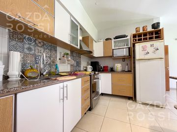 VENTA de casa con pileta en  El Rocio, Canning