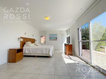 VENTA de casa con pileta en  El Rocio, Canning