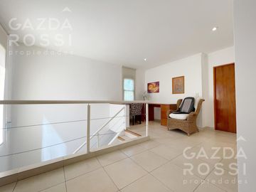 VENTA de casa con pileta en  El Rocio, Canning