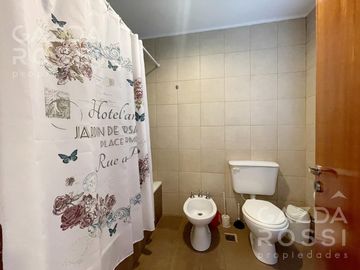 VENTA de casa con pileta en  El Rocio, Canning