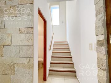 VENTA de casa con pileta en  El Rocio, Canning
