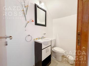 VENTA de casa con pileta en  El Rocio, Canning