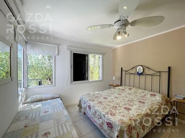 VENTA de casa con pileta en  El Rocio, Canning