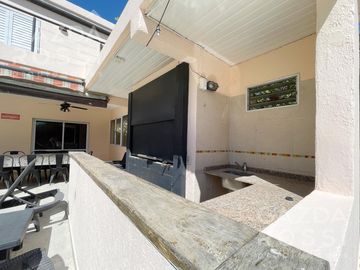 VENTA de casa con pileta en  El Rocio, Canning