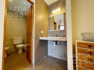 VENTA de casa con pileta en  El Rocio, Canning