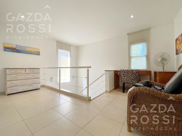 VENTA de casa con pileta en  El Rocio, Canning