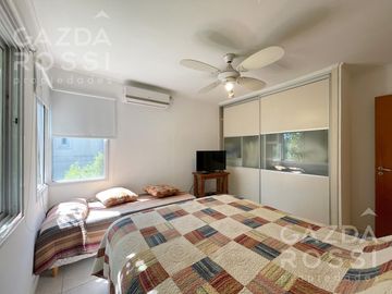 VENTA de casa con pileta en  El Rocio, Canning