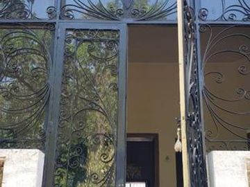 Casona Art Noveau Villa Allende. Ideal inversores.