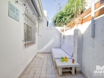 Chalet 3 ambientes reciclado a nuevo con patio - Martínez