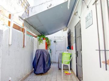 Chalet 3 ambientes reciclado a nuevo con patio - Martínez