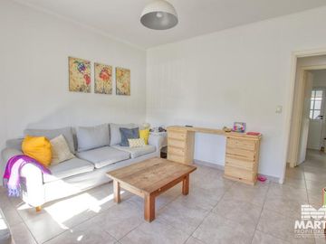Chalet 3 ambientes reciclado a nuevo con patio - Martínez
