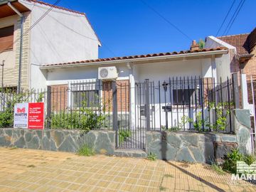 Chalet 3 ambientes reciclado a nuevo con patio - Martínez