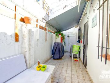 Chalet 3 ambientes reciclado a nuevo con patio - Martínez