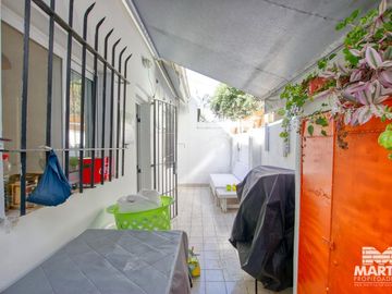 Chalet 3 ambientes reciclado a nuevo con patio - Martínez