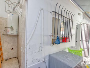 Chalet 3 ambientes reciclado a nuevo con patio - Martínez