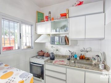 Chalet 3 ambientes reciclado a nuevo con patio - Martínez