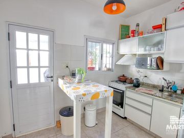 Chalet 3 ambientes reciclado a nuevo con patio - Martínez