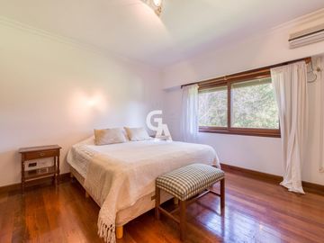 Casa en  Venta 5 ambientes  AL GOLF en Mayling Club de Campo