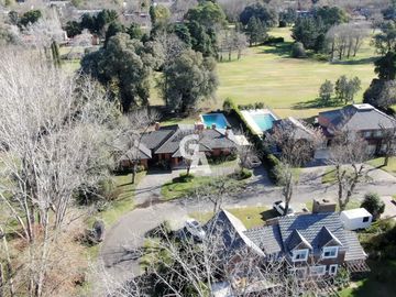 Casa en  Venta 5 ambientes  AL GOLF en Mayling Club de Campo