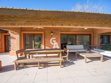 Casa en  Venta 5 ambientes  AL GOLF en Mayling Club de Campo