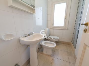Casa en  Venta 5 ambientes  AL GOLF en Mayling Club de Campo