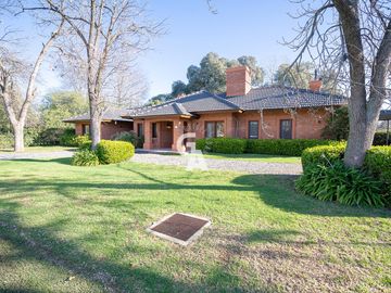 Casa en  Venta 5 ambientes  AL GOLF en Mayling Club de Campo