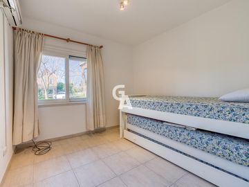 Casa en  Venta 5 ambientes  AL GOLF en Mayling Club de Campo