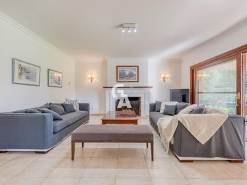 Casa en  Venta 5 ambientes  AL GOLF en Mayling Club de Campo