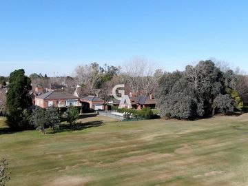 Casa en  Venta 5 ambientes  AL GOLF en Mayling Club de Campo