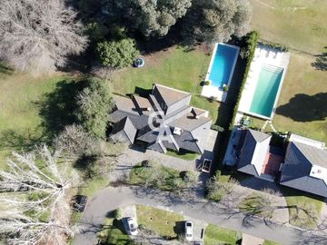 Casa en  Venta 5 ambientes  AL GOLF en Mayling Club de Campo