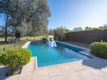 Casa en  Venta 5 ambientes  AL GOLF en Mayling Club de Campo